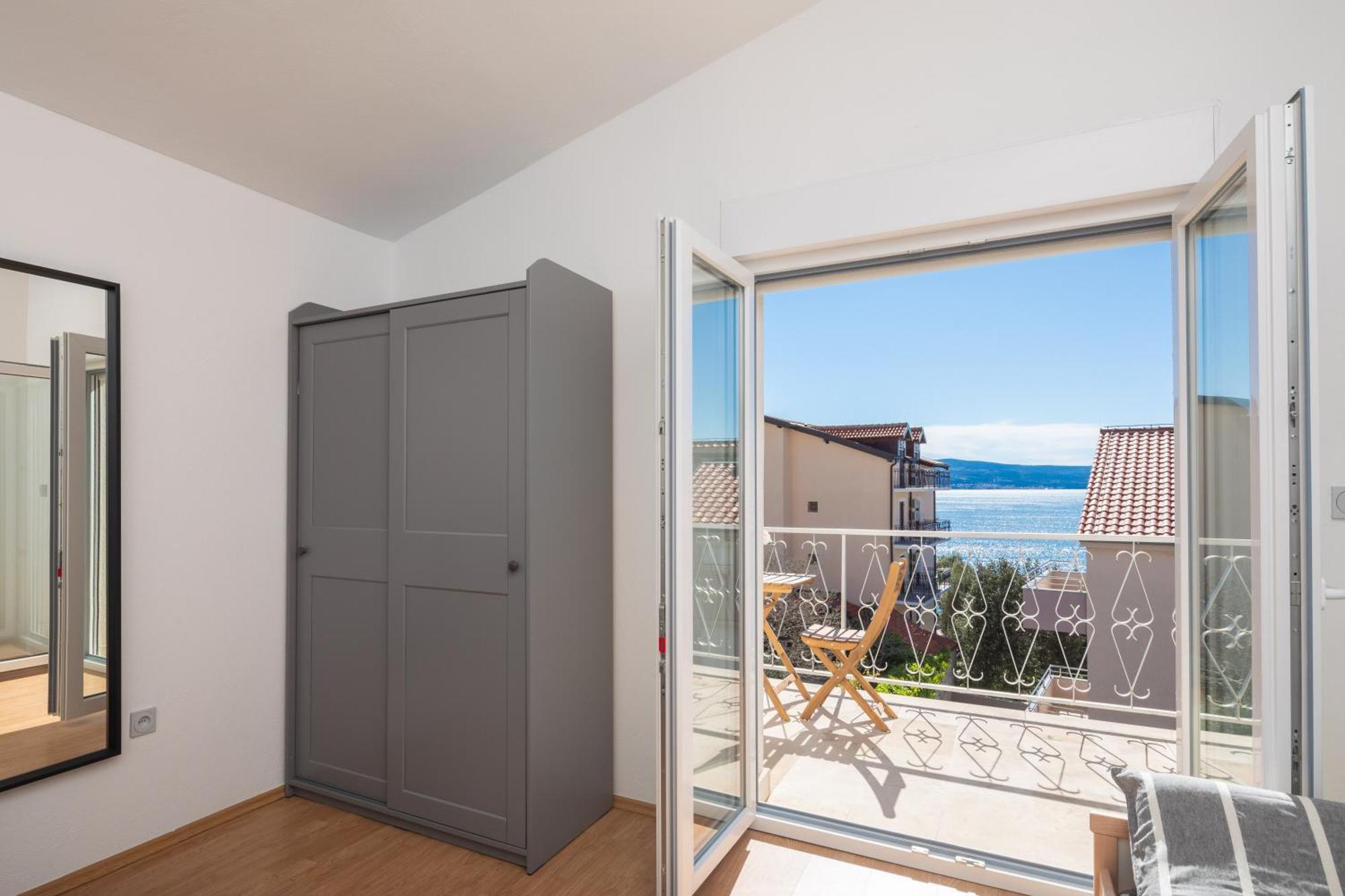 Sunshine Suites Omis Exterior photo