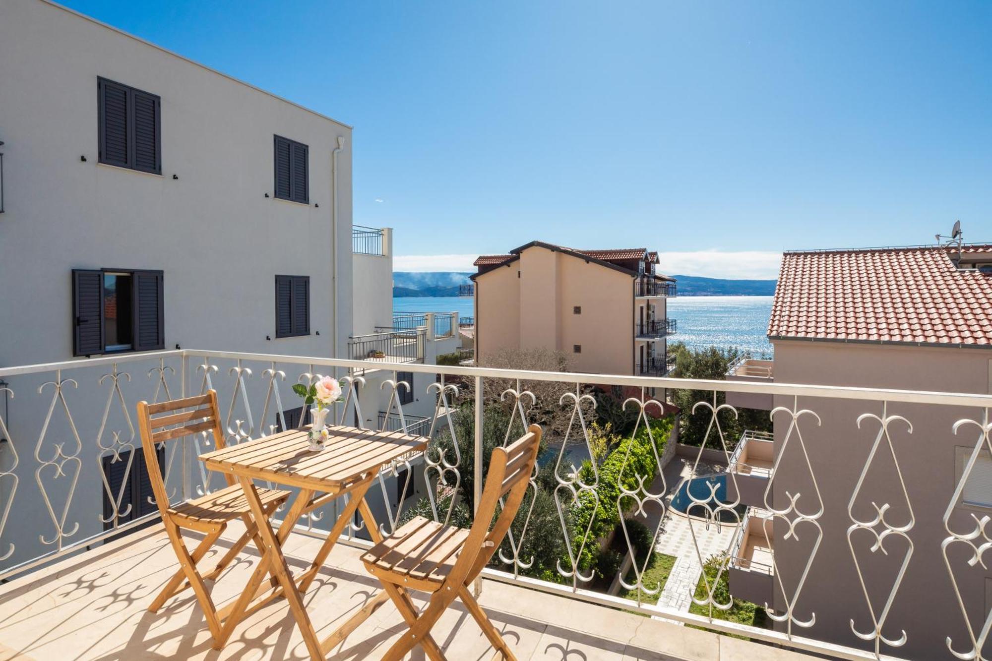 Sunshine Suites Omis Exterior photo