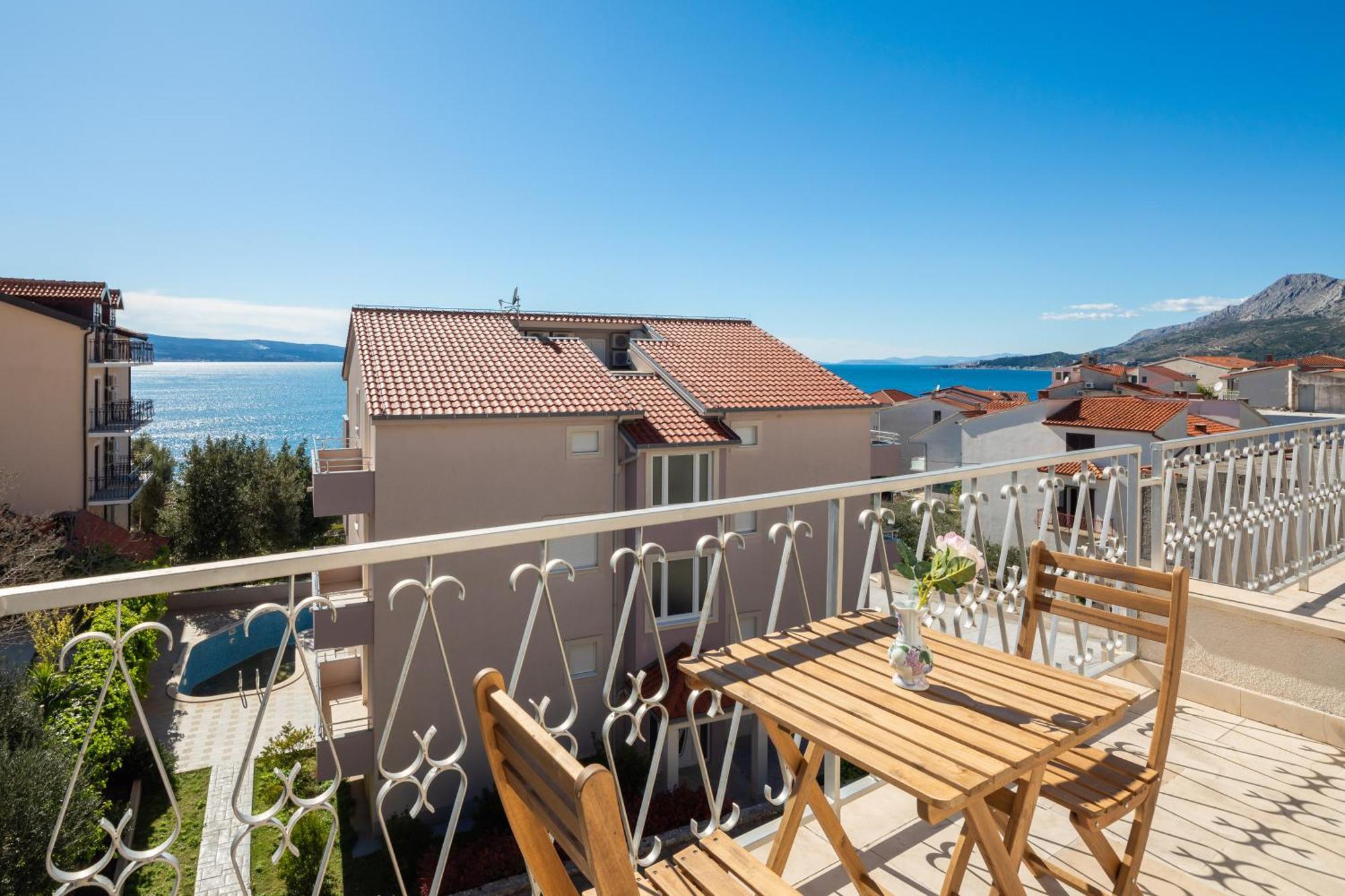 Sunshine Suites Omis Exterior photo