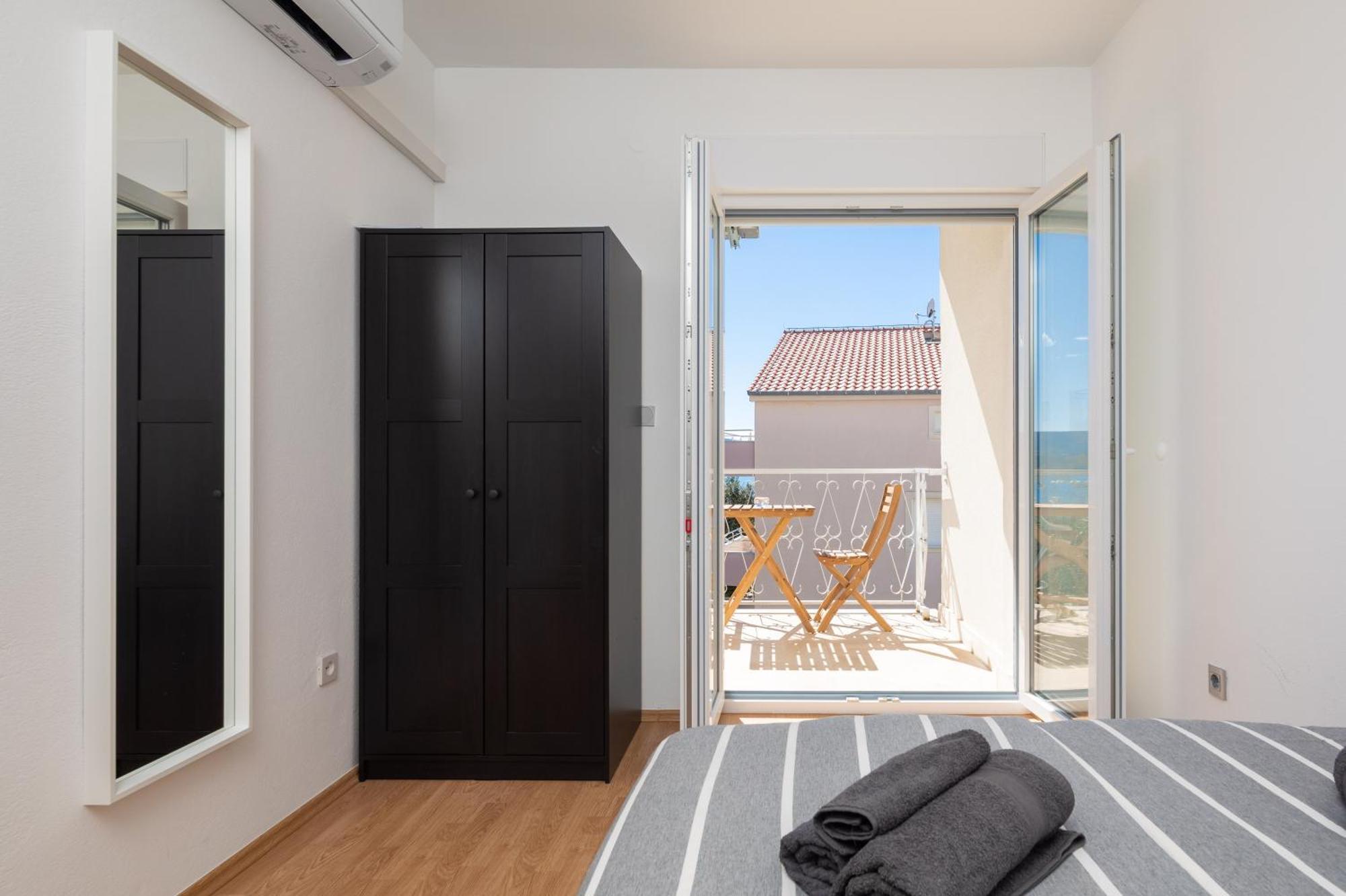 Sunshine Suites Omis Exterior photo