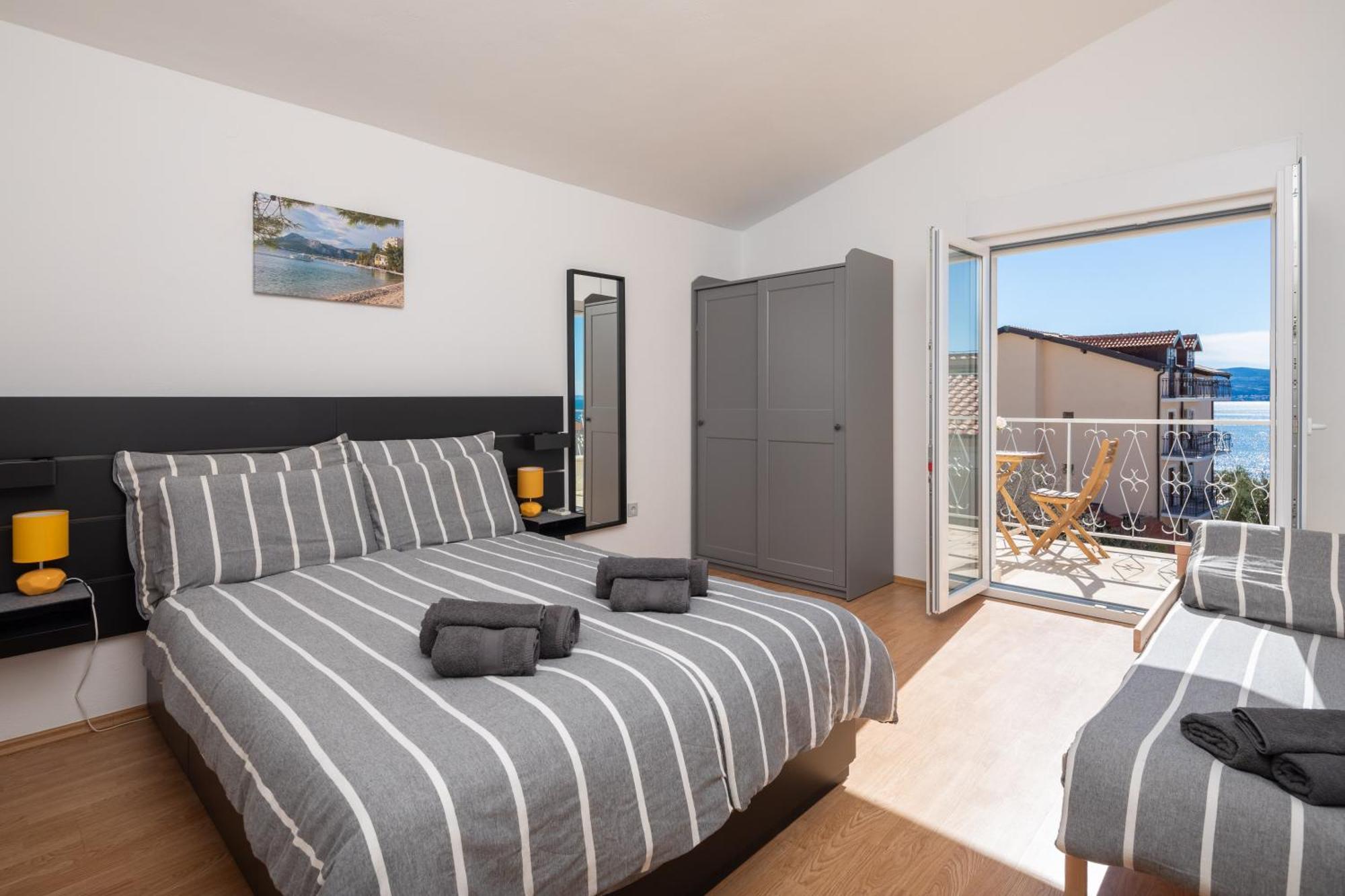 Sunshine Suites Omis Exterior photo