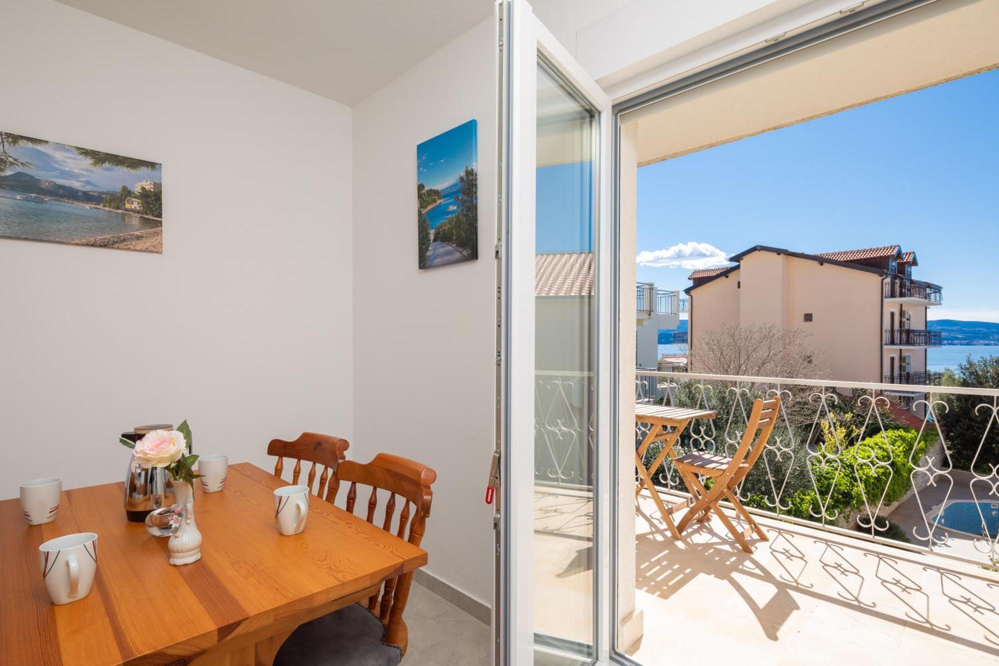 Sunshine Suites Omis Exterior photo