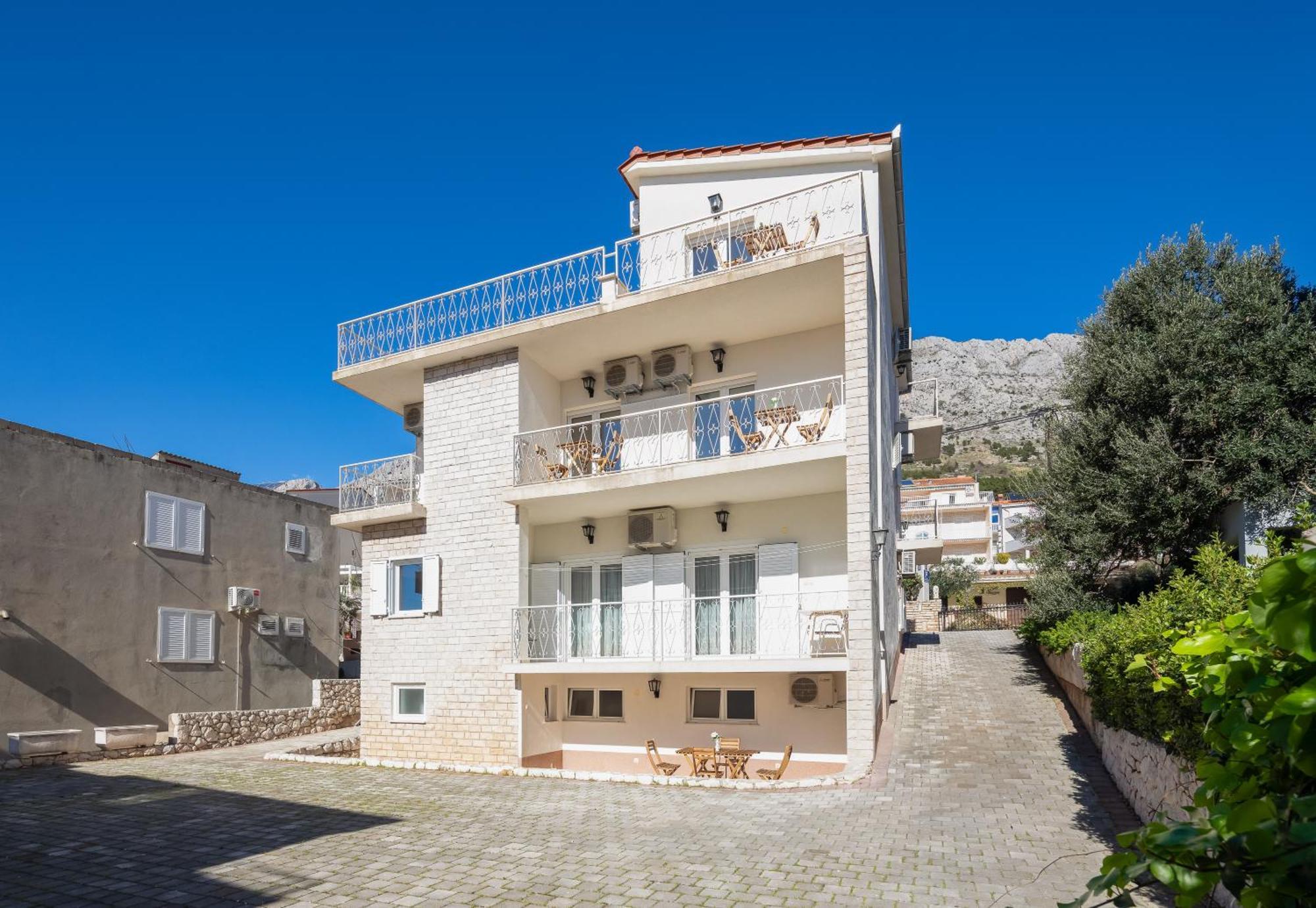 Sunshine Suites Omis Exterior photo