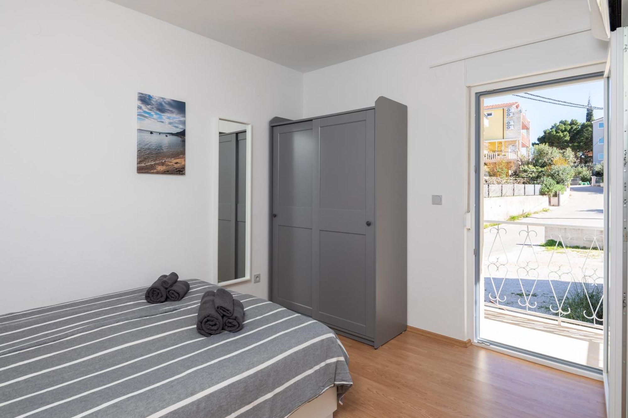 Sunshine Suites Omis Exterior photo