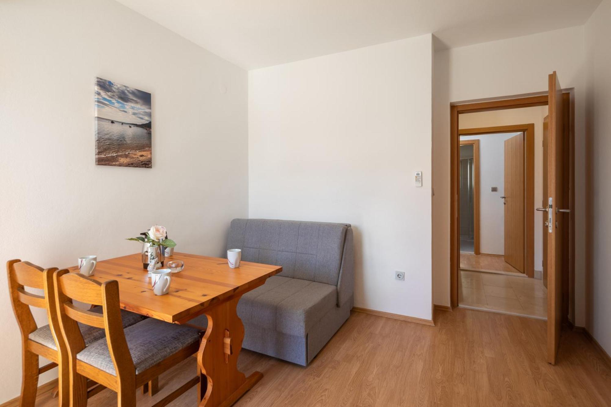 Sunshine Suites Omis Exterior photo