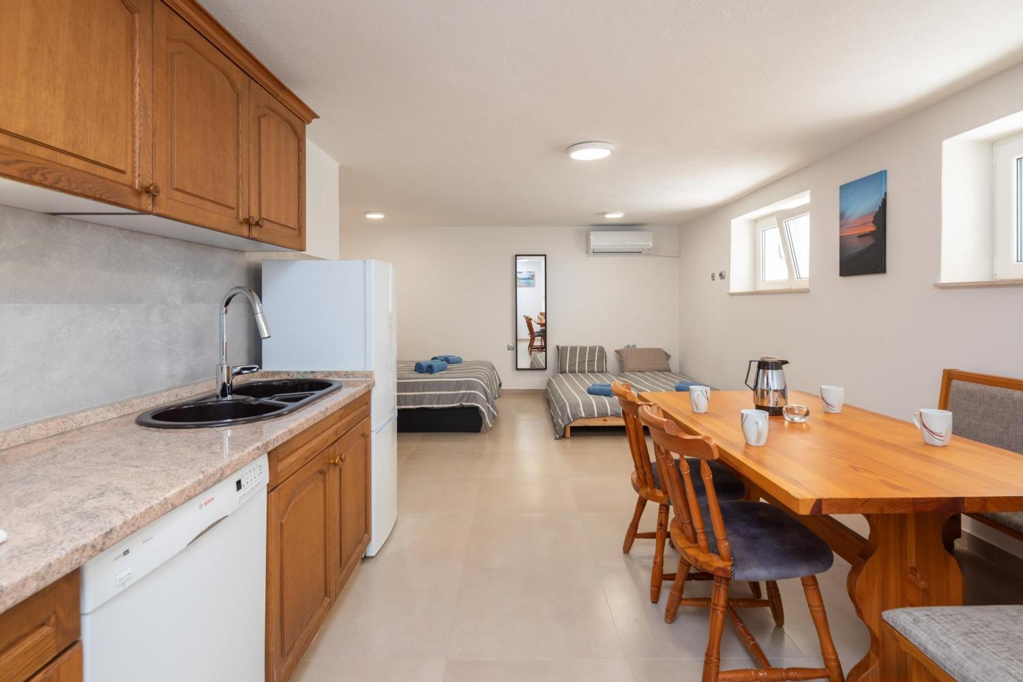 Sunshine Suites Omis Exterior photo