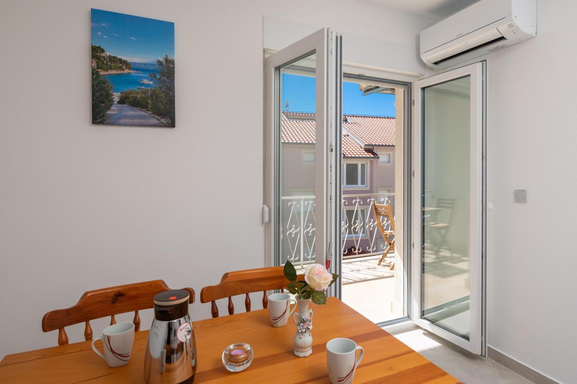 Sunshine Suites Omis Exterior photo