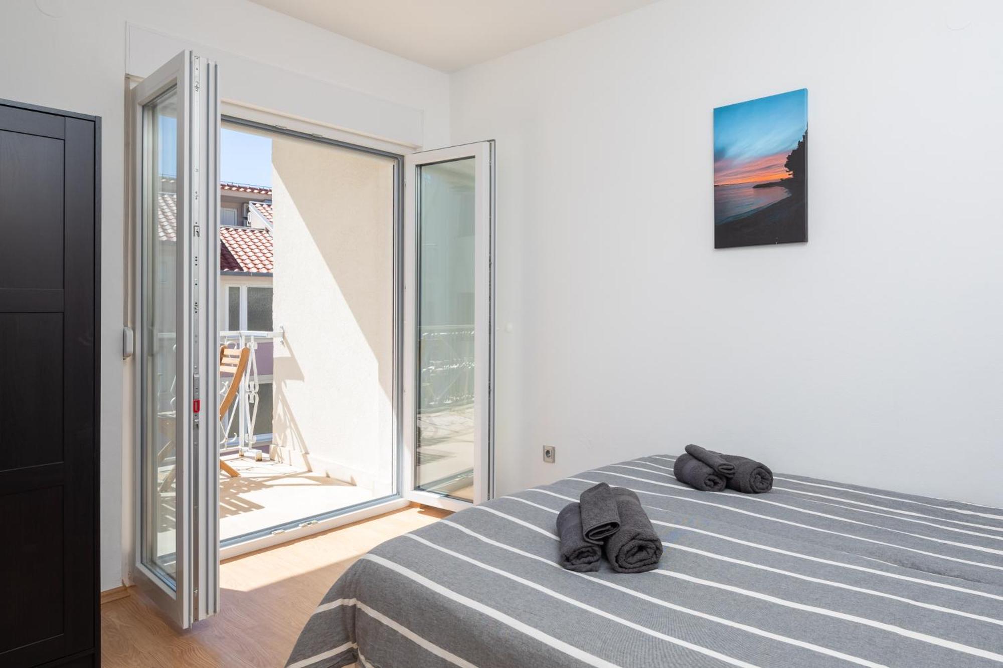 Sunshine Suites Omis Exterior photo