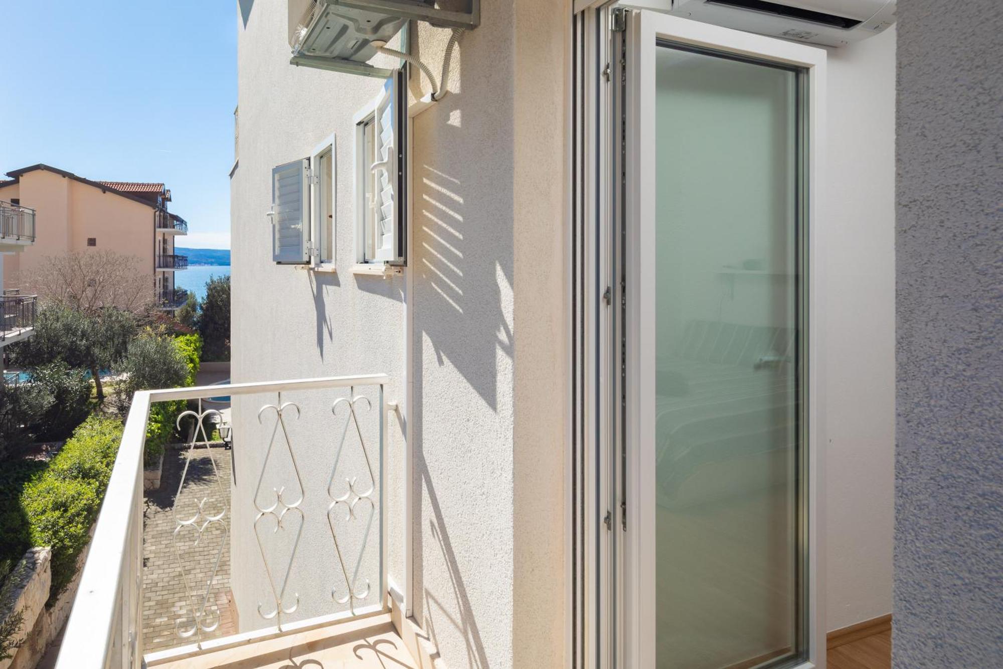 Sunshine Suites Omis Exterior photo