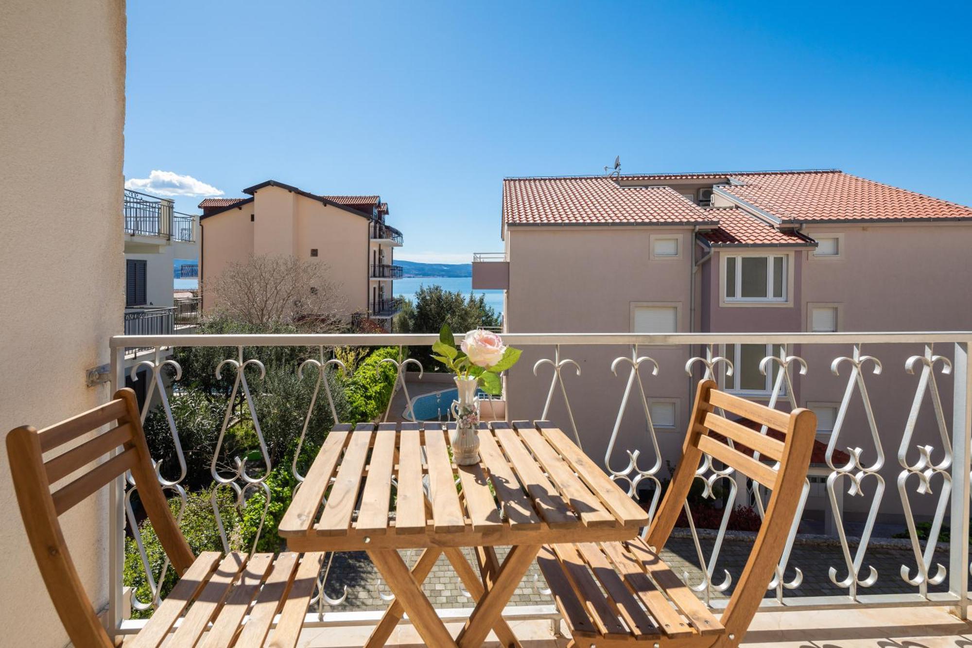 Sunshine Suites Omis Exterior photo