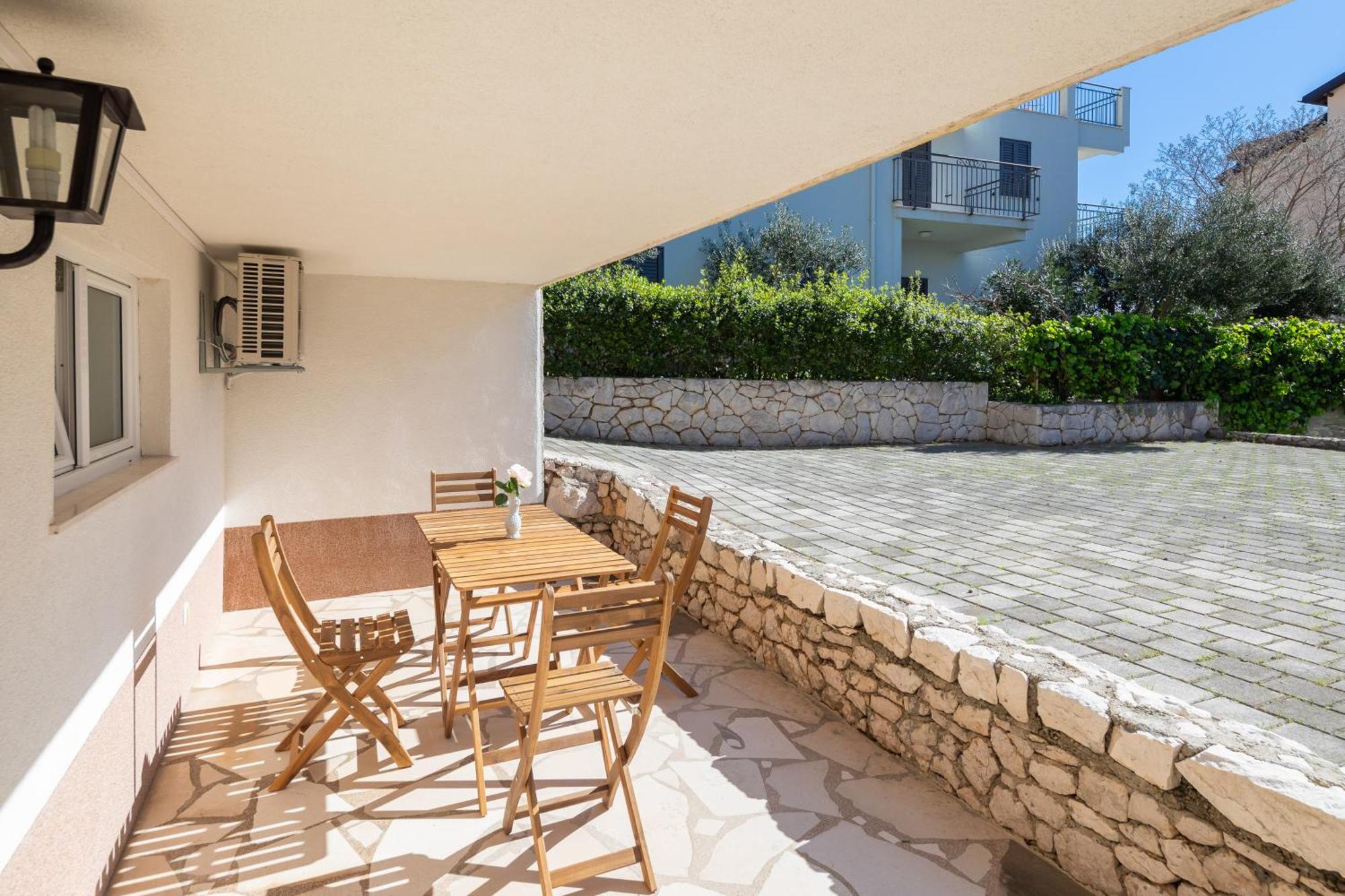 Sunshine Suites Omis Exterior photo