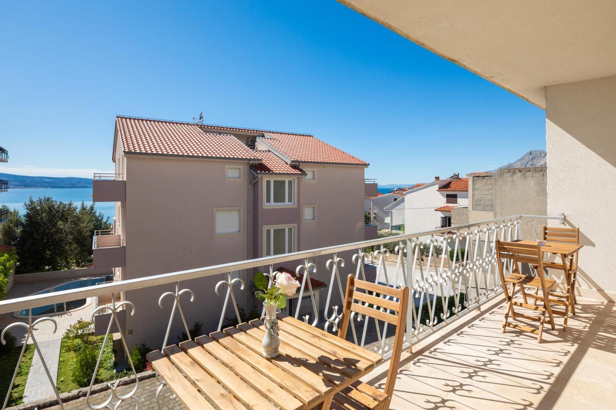 Sunshine Suites Omis Exterior photo