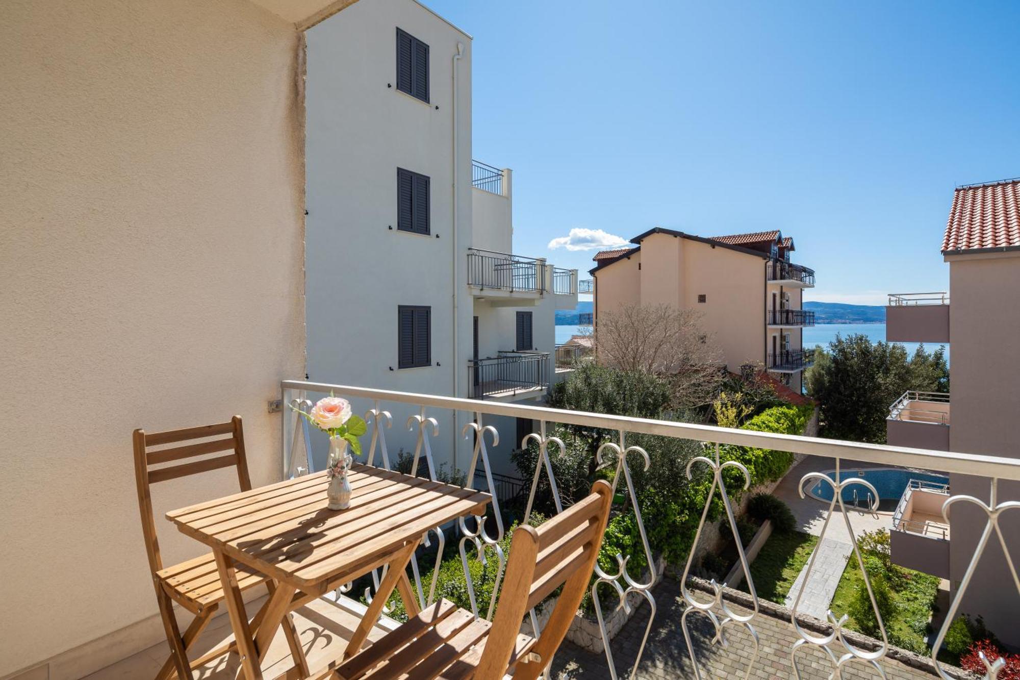 Sunshine Suites Omis Exterior photo
