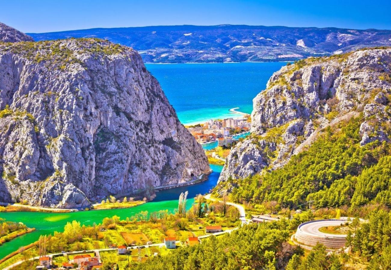 Sunshine Suites Omis Exterior photo
